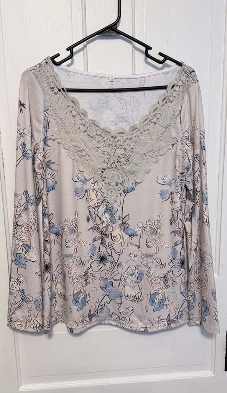Floral Print Long Sleeve Blouse with Lace Trim Detail boho & cottagecore
Size M